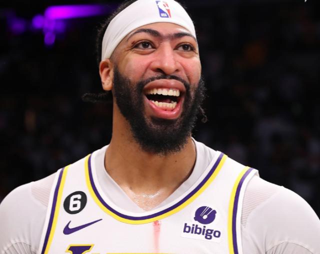 半岛体育在线官网-戴维斯触底反弹统治攻防 湖人晋级概率已超七成