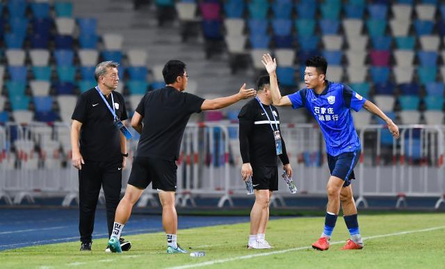 半岛体育官方网站-干掉广州队结束9轮不胜！保级6分之战沧州不脚软